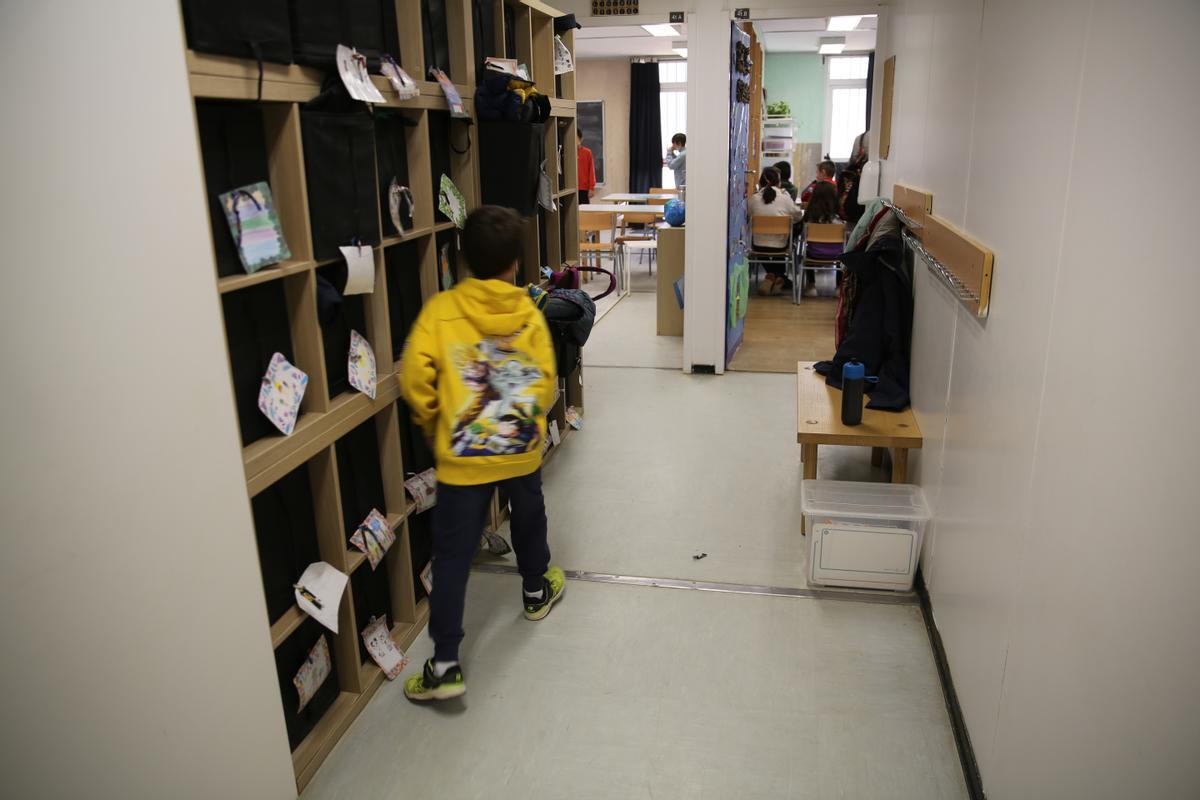 La escola Paco Candel de LHospitalet dicen basta tras 12 años en barracones