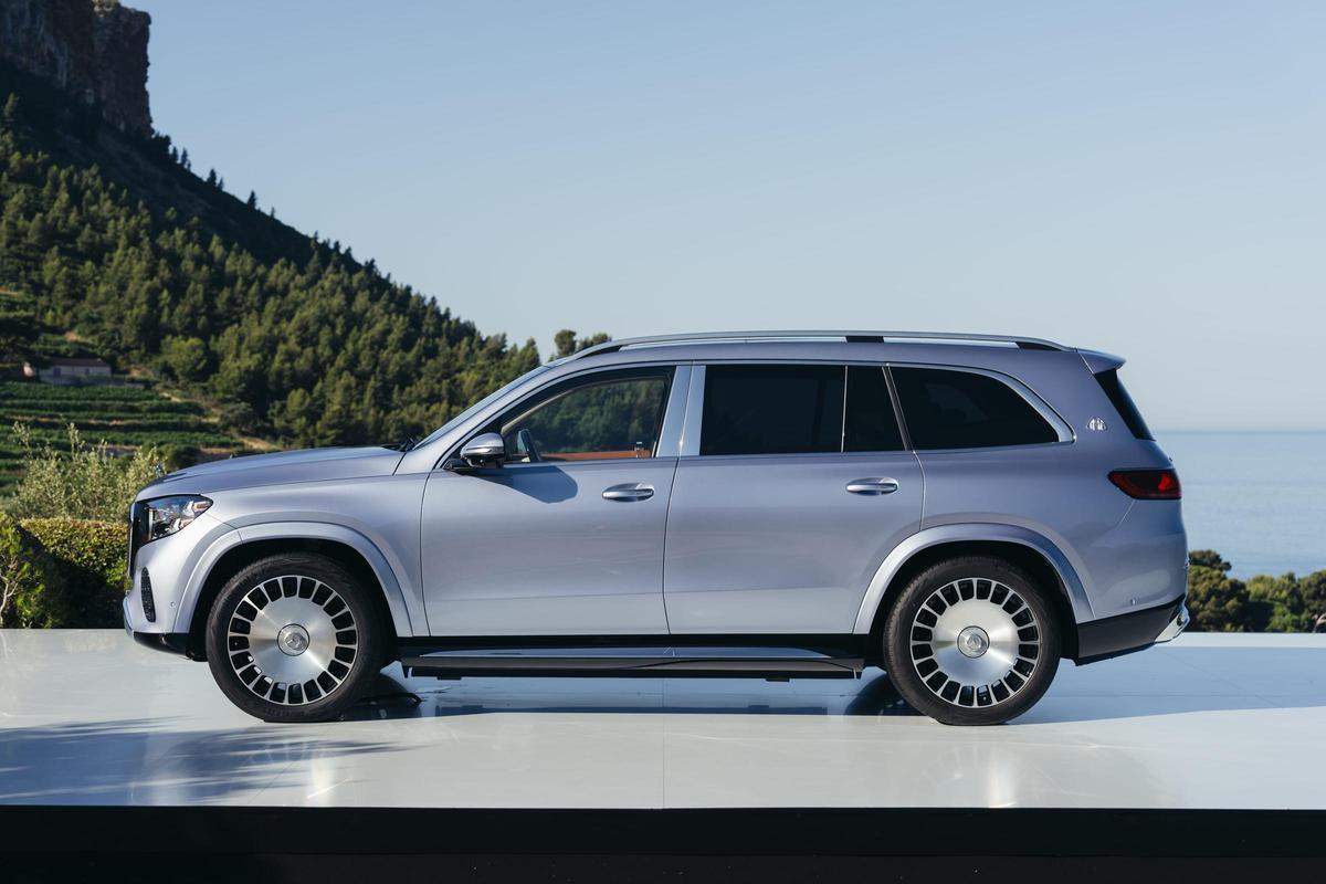 La suspensión neumática Airmatic utiliza información Car-to-X procedente de otros vehículos Mercedes-Benz para ajustar la amortiguación antes de pasar por irregularidades detectadas en la carretera