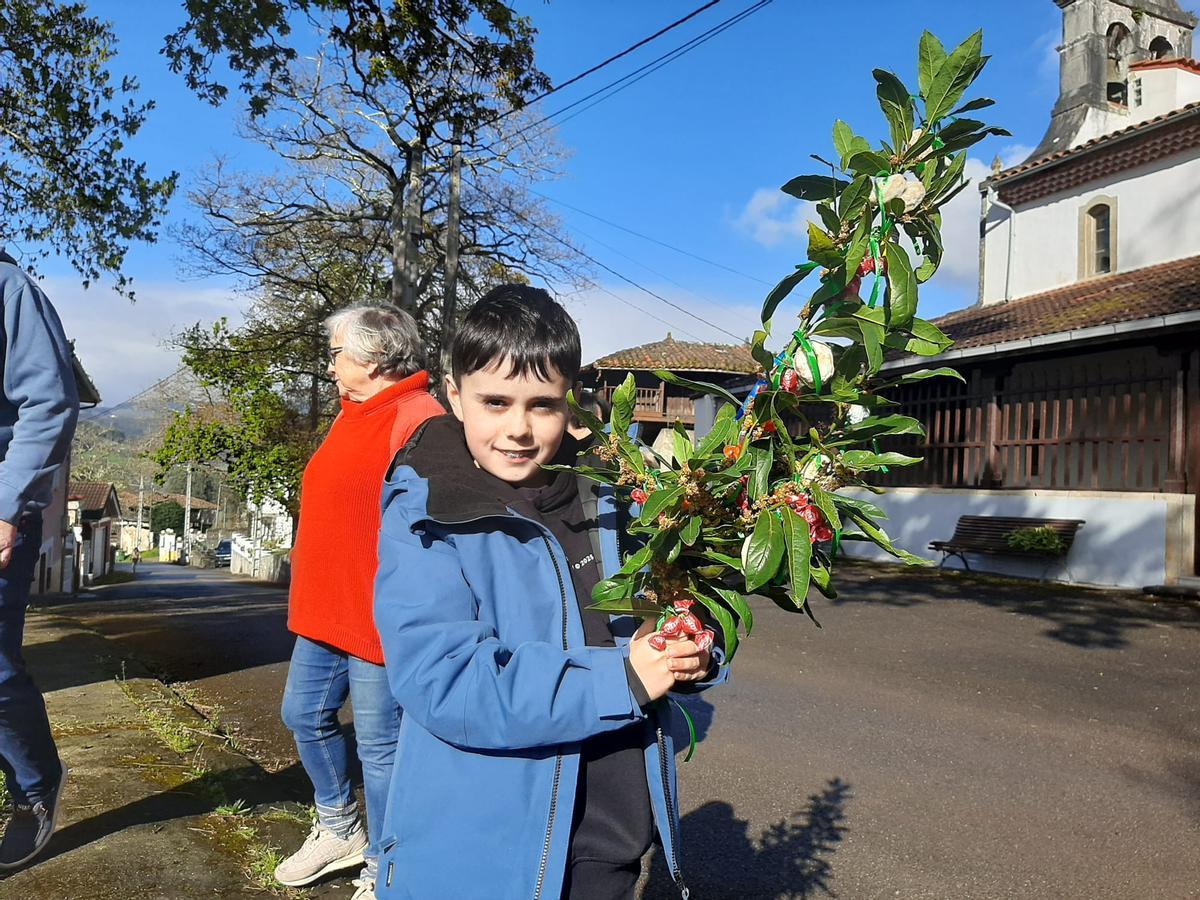 David Arias, con la palma para la madrina