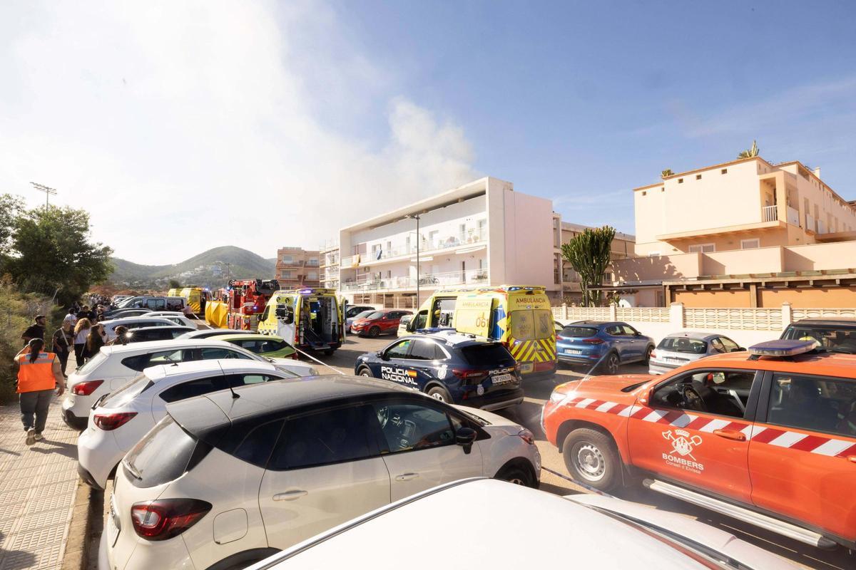 Impresionantes imágenes de los destrozos provocados por la explosión de un piso en Ibiza