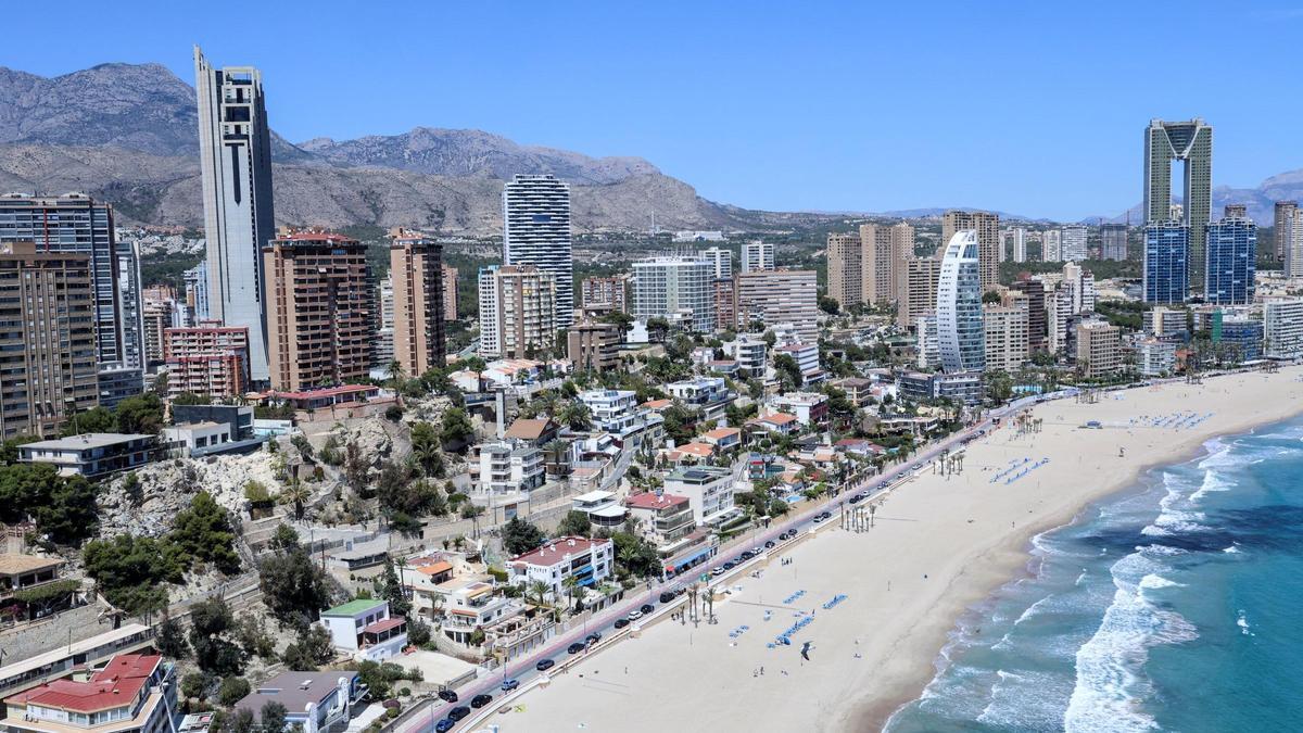 Una vista de la playa de Poniene de Benidorm.