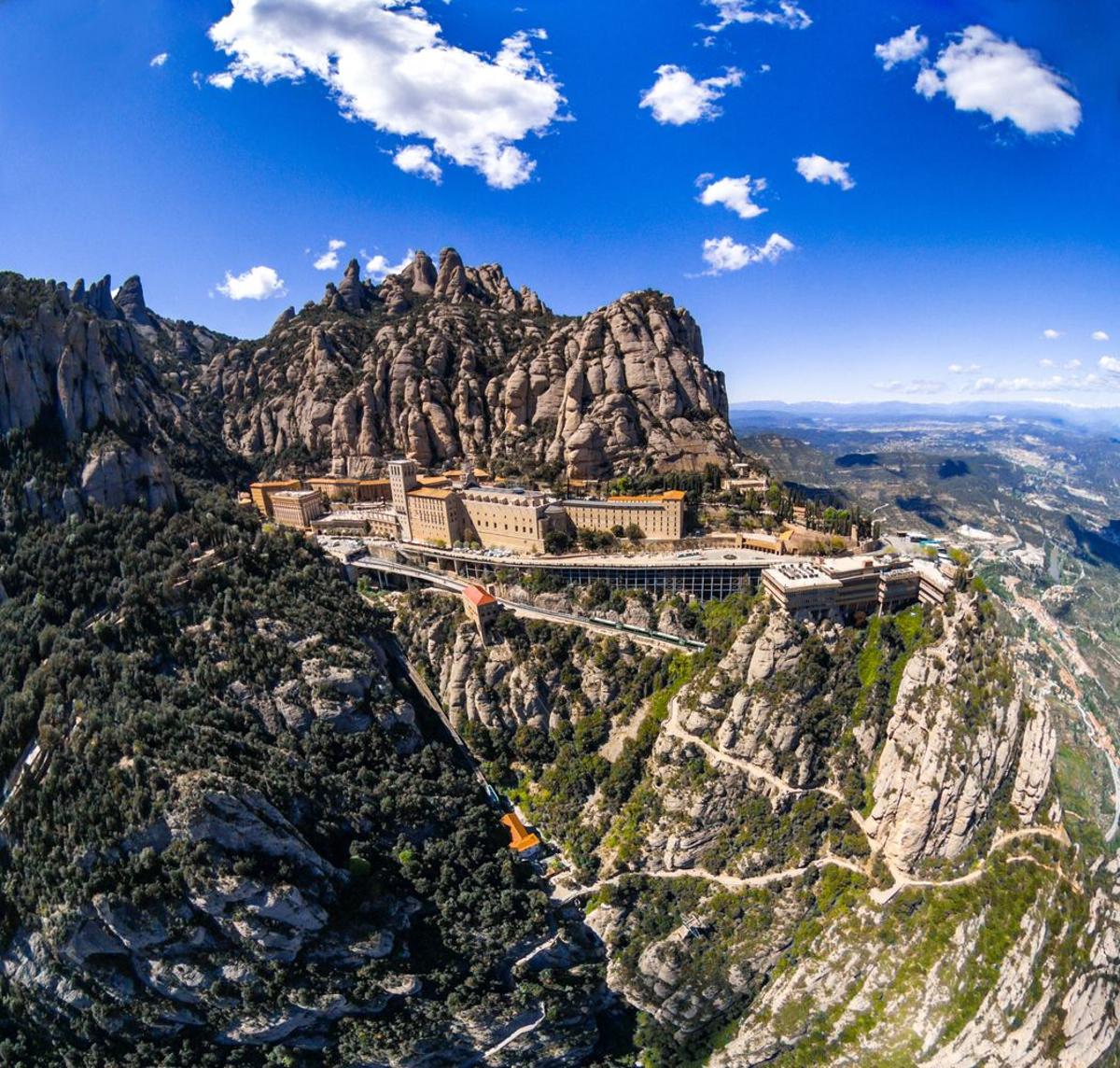 Abadía y montaña de Montserrat.