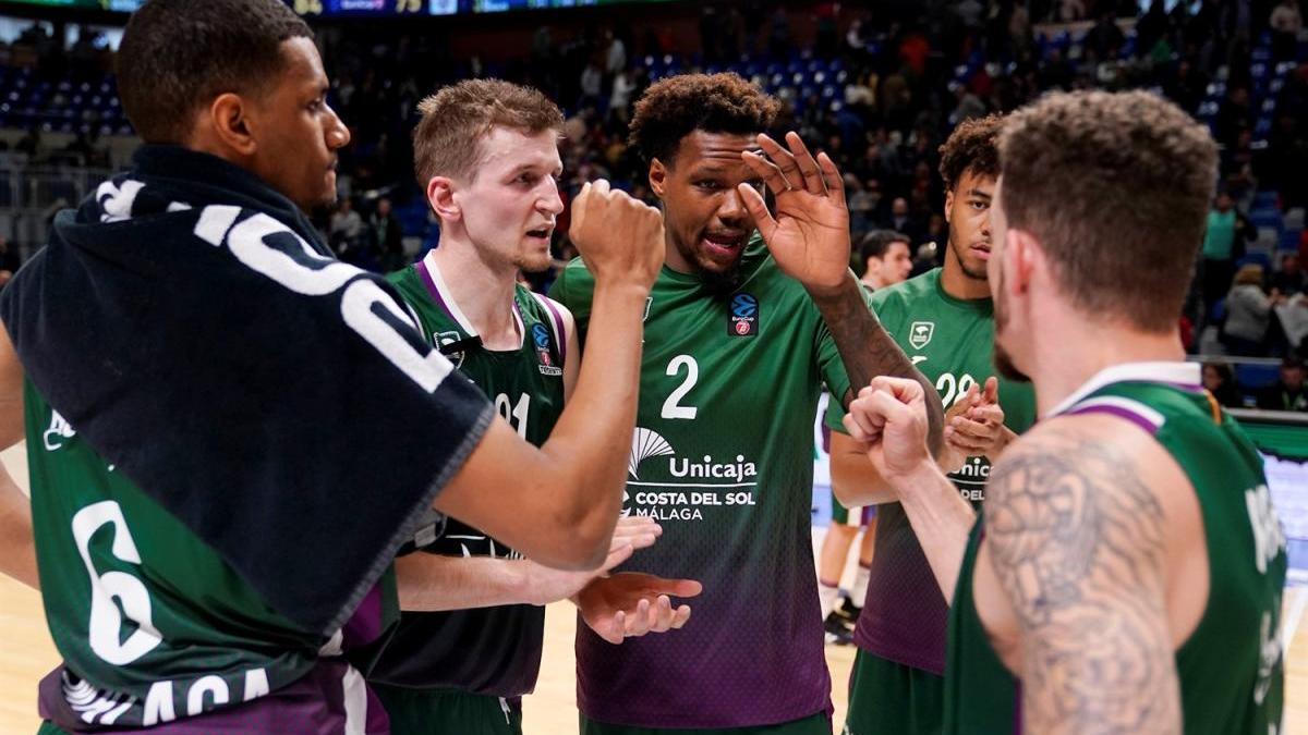 Los jugadores del Unicaja celebran una victoria en la Eurocup.