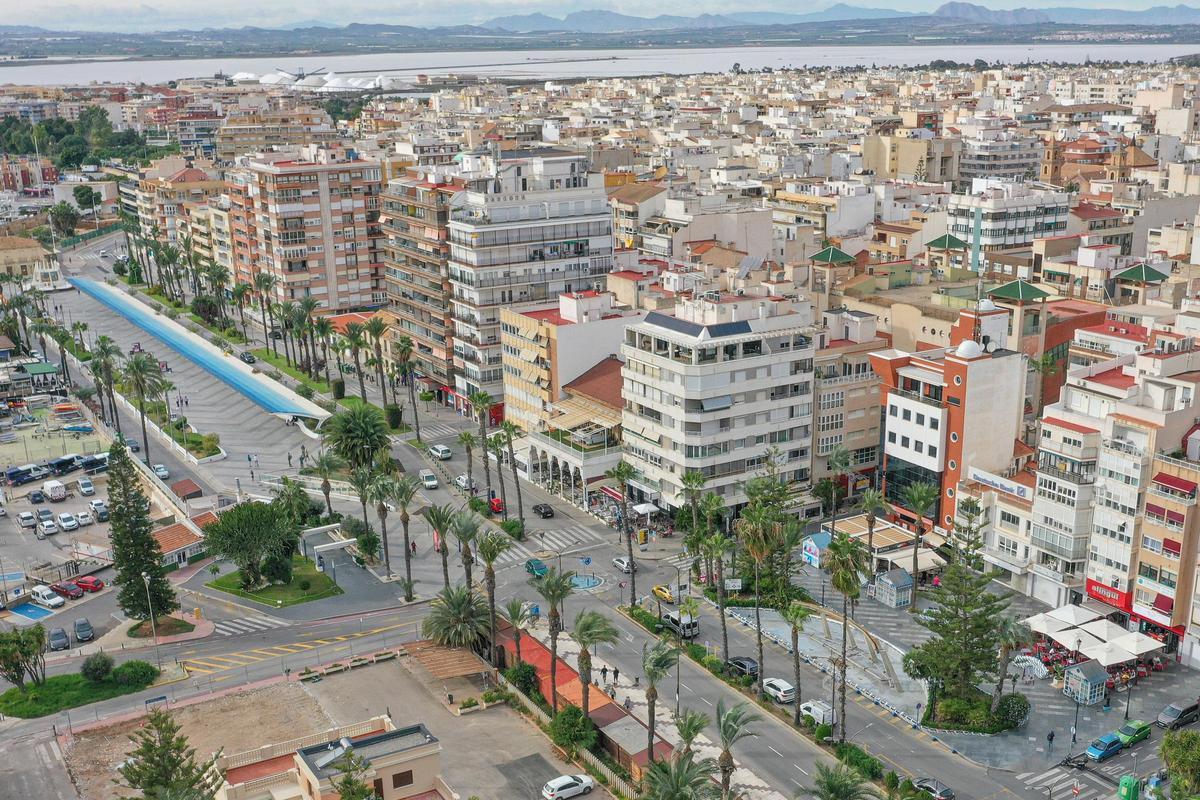 Panorámica del centro de Torrevieja donde está prevista la aplicación de la Zona de Bajas Emisiones