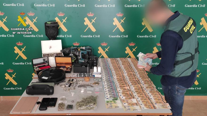 Tres detenidos por vender droga junto a una academia para menores en Torrevieja