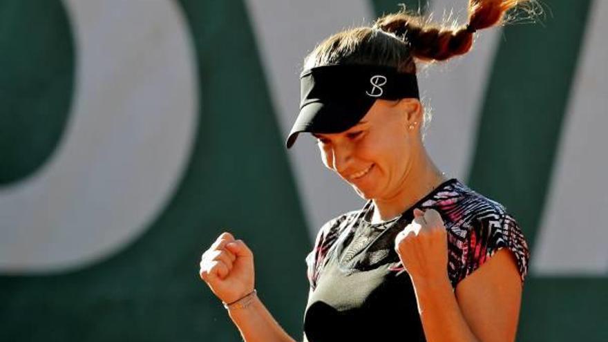 Irina Bara celebra el triunfo logrado en el Club Español de tenis.