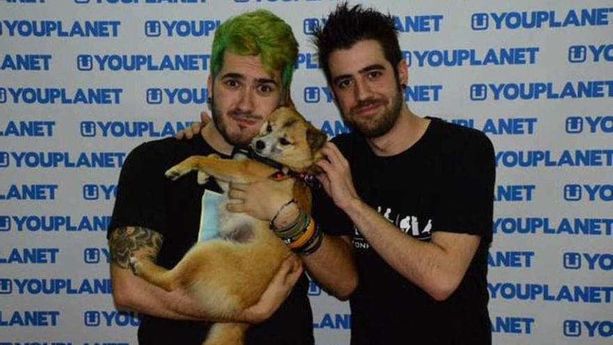 El &#039;youtuber&#039; coruñés Wismichu, a la izquierda, con su compañero de reparto en &#039;Youplanet&#039; Auronplay.