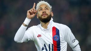 PSG’s Neymar celebrates after scoring his side’s second goal during the French League One soccer match between Lille and PSG at the Lille Metropole stadium, in Villeneuve d’Ascq, northern France, Sunday, Jan. 26, 2020. (AP Photo/Michel Spingler)