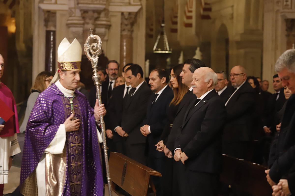 El obispo de Córdoba, Jesús Fernández, oficia la liturgia por los fallecidos en la tragedia ferroviaria El obispo de Córdoba, Jesús Fernández, oficia la liturgia por los fallecidos en la tragedia ferroviaria