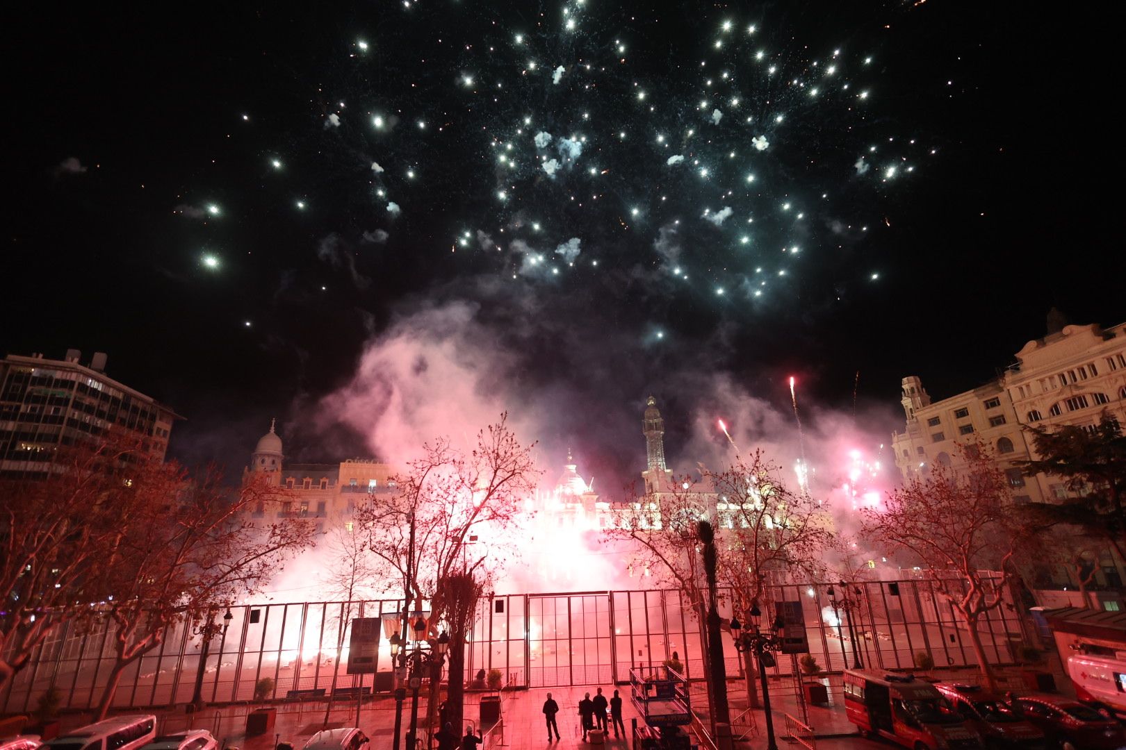 Las Fallas 2024 estrenan su primer castillo de medianoche