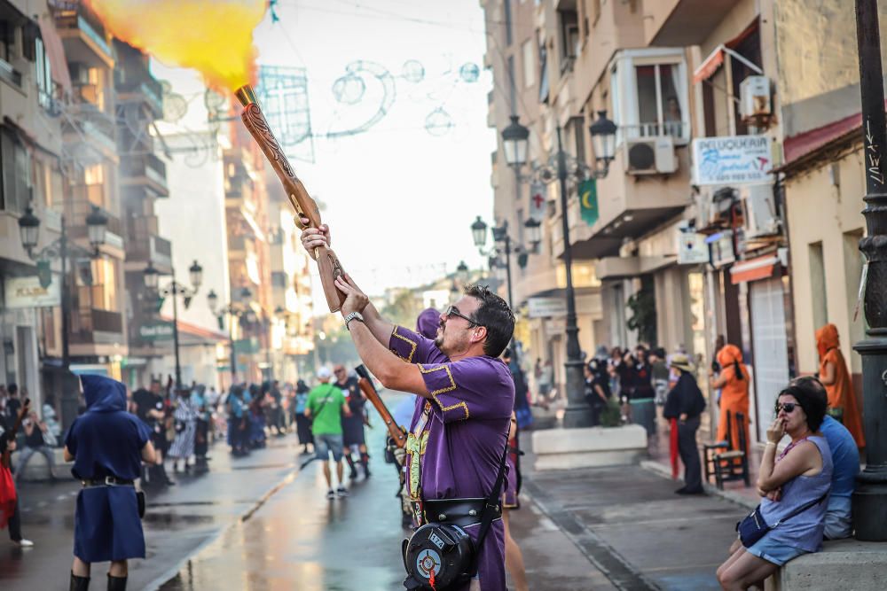 Más cara, pero a tiempo, ha llegado la pólvora para protagonizar la guerrilla de arcabucería de las fiestas de Sant Jaume de Guardamar