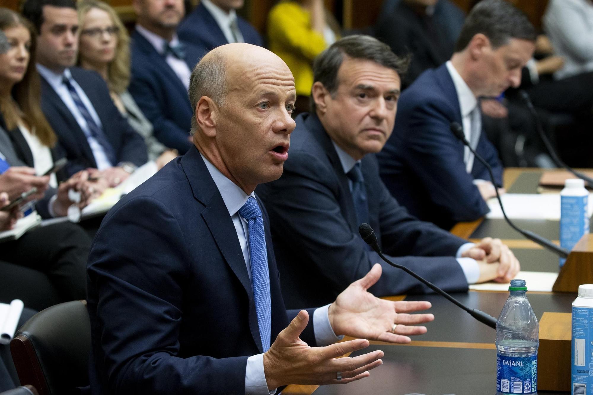 Michael Roffler testifica por la crisis bancaria desatada en EEUU