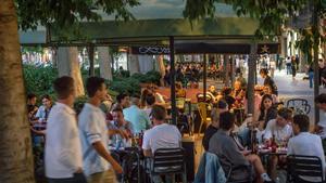 Barcelona 28/05/2025 On Barcelona. Ambiente de terrazas llenas en paseo de Sant Joan. Es para el tema de apertura del On Barcelona. Es de los mejores restaurantes del paseo de Sant Joan. AUTOR: MANU MITRU