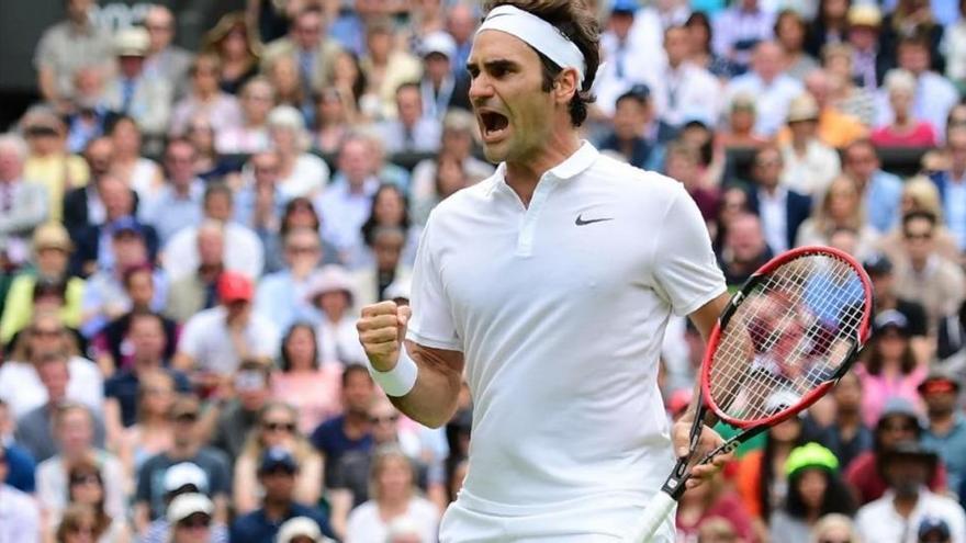 Federer, a paso de récord en Wimbledon