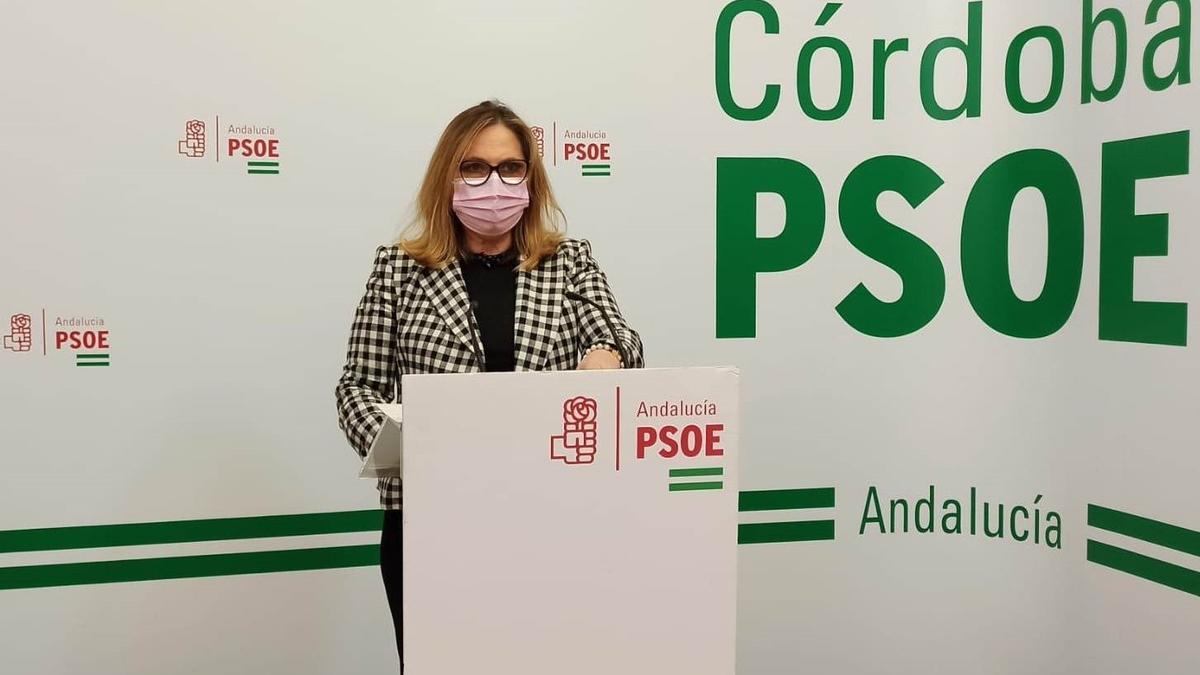 La senadora del PSOE por Córdoba María Ángeles Luna en la sede de su partido.