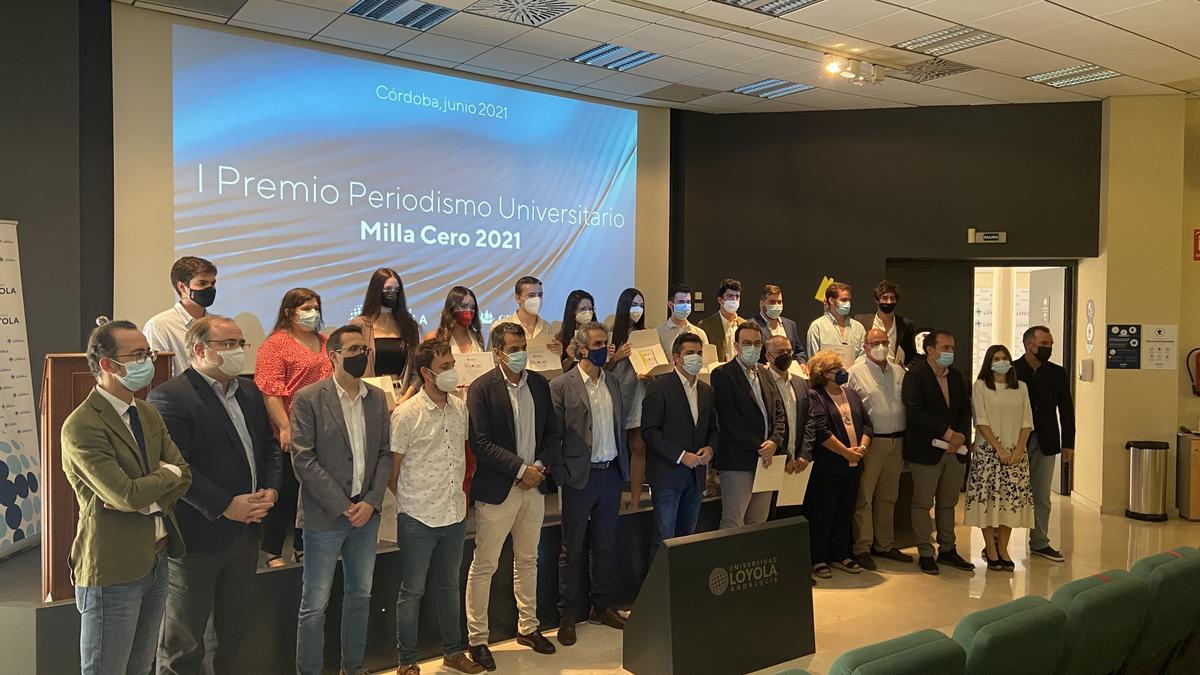 Los galardonados con los los I Premios de Periodismo Universitario &#039;Milla Cero&#039; 2021.