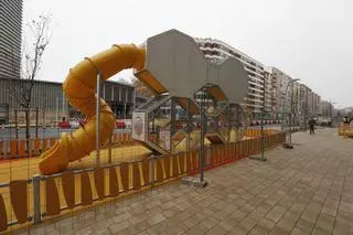 La futurista zona infantil que desconcierta a los zaragozanos: "Lo lógico es que esté en una zona verde"