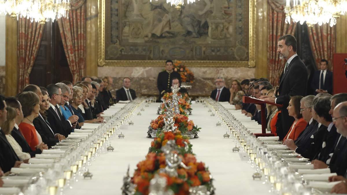 Los Reyes de España, Felipe y Letizia, en una recepción en el Gran Salón del Palacio Real
