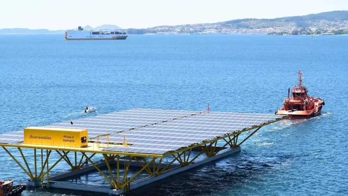 Un astillero vigués envía a València la primera planta fotovoltaica marina de España