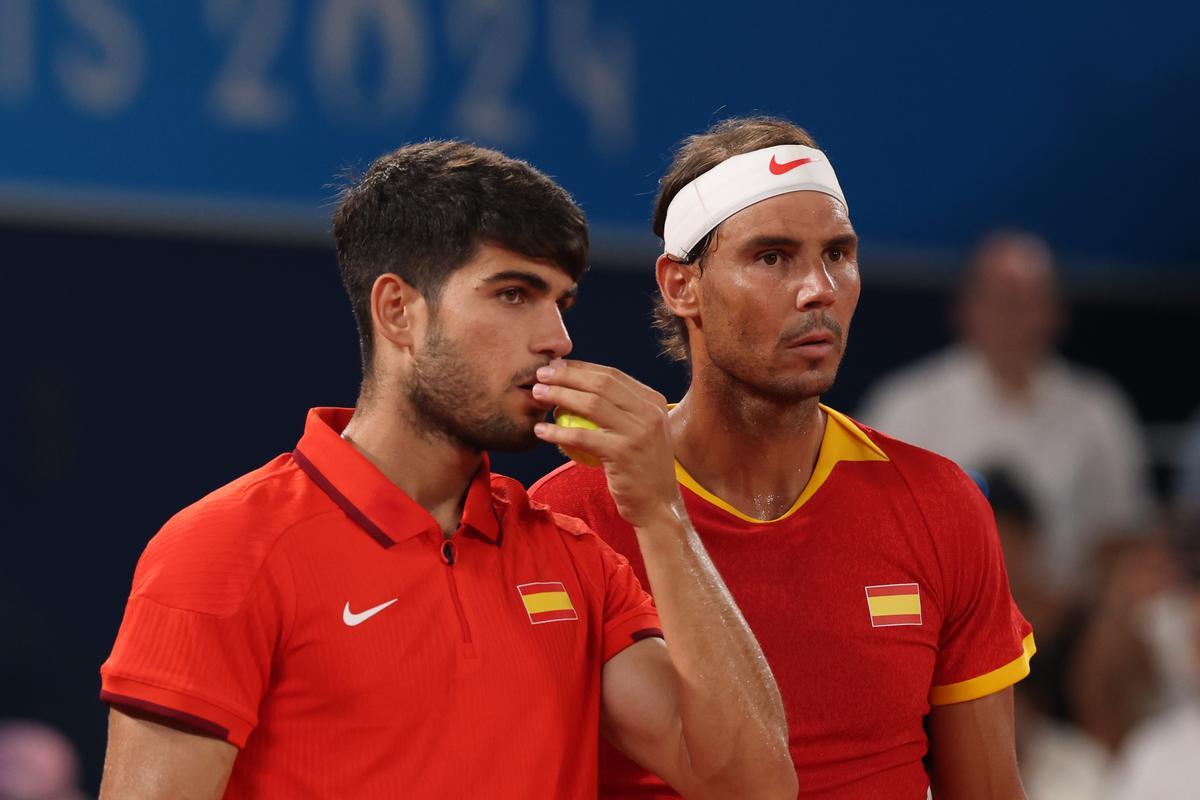  Rafa Nadal y Carlos Alcaraz en su partido ante los estadounidenses Austin Krajicek y Rajee Ram en los cuartos de dobles masculinos de los Juegos Olímpicos de París