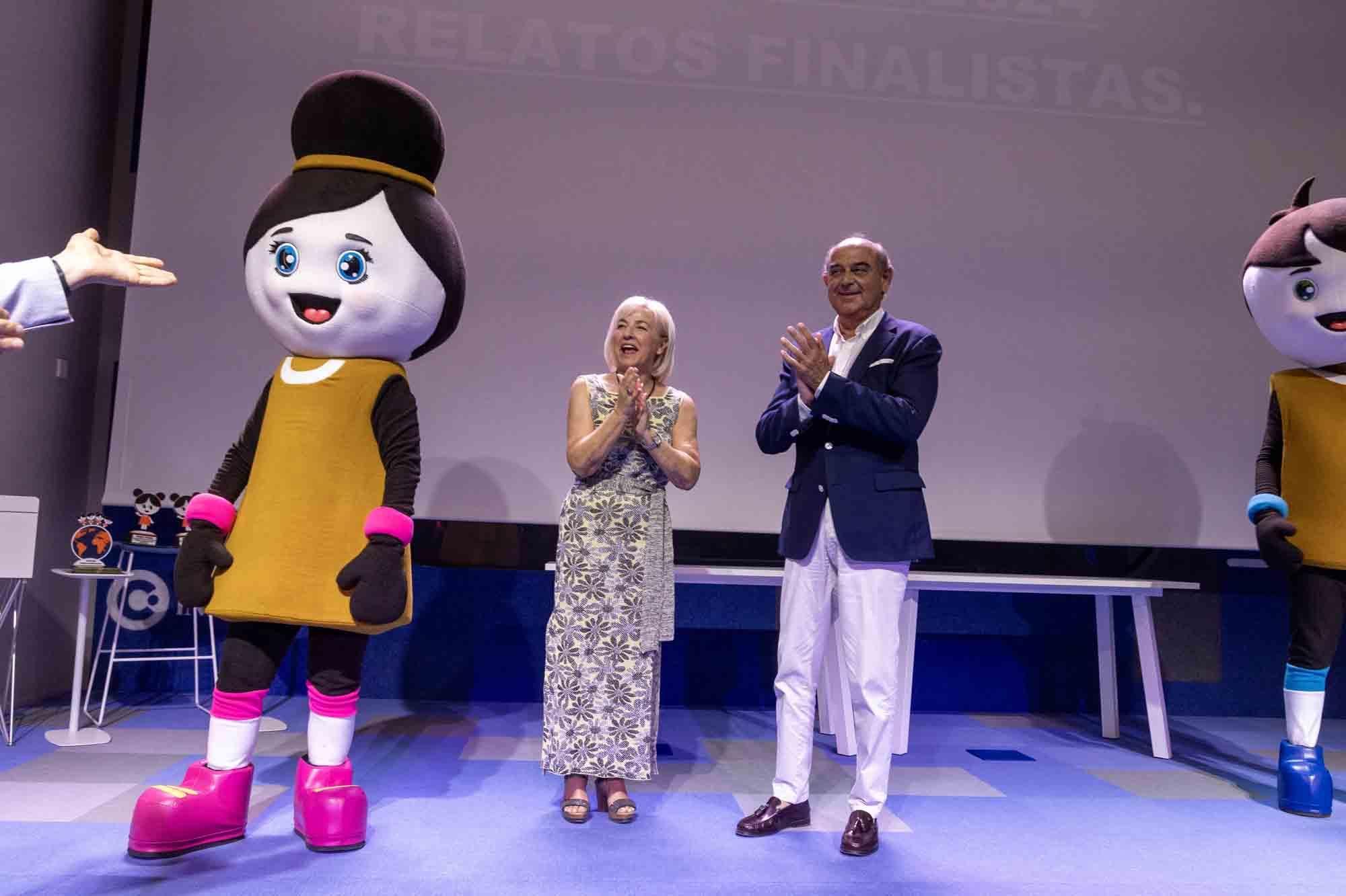 Entrega de premios del concurso infantil de relatos cortos "Cuéntame un cuento para comer" en el Club INFORMACIÓN organizado por COES