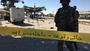 Elevan a 24 los muertos en un ataque suicida en una estación de tren de Pakistán