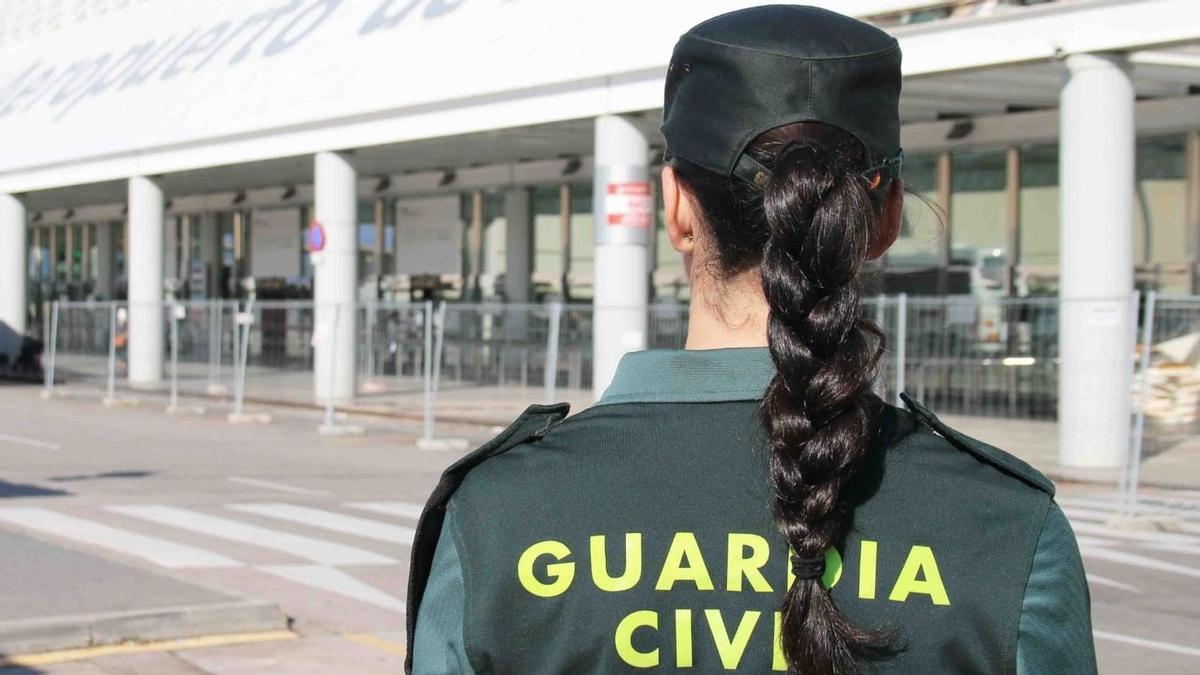 Guardia Civil en el aeropuerto de Palma