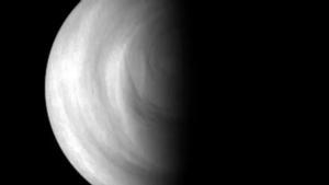 Imagen del hemisferio sur de Venus, que ilustra la región de transición entre el lado diurno (izquierda) y el lado nocturno del planeta (derecha).