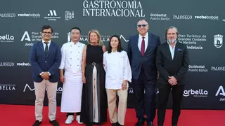 La alcaldesa destaca que Marbella es de "experiencias únicas" en la gala de gastronomía en Puerto Banús