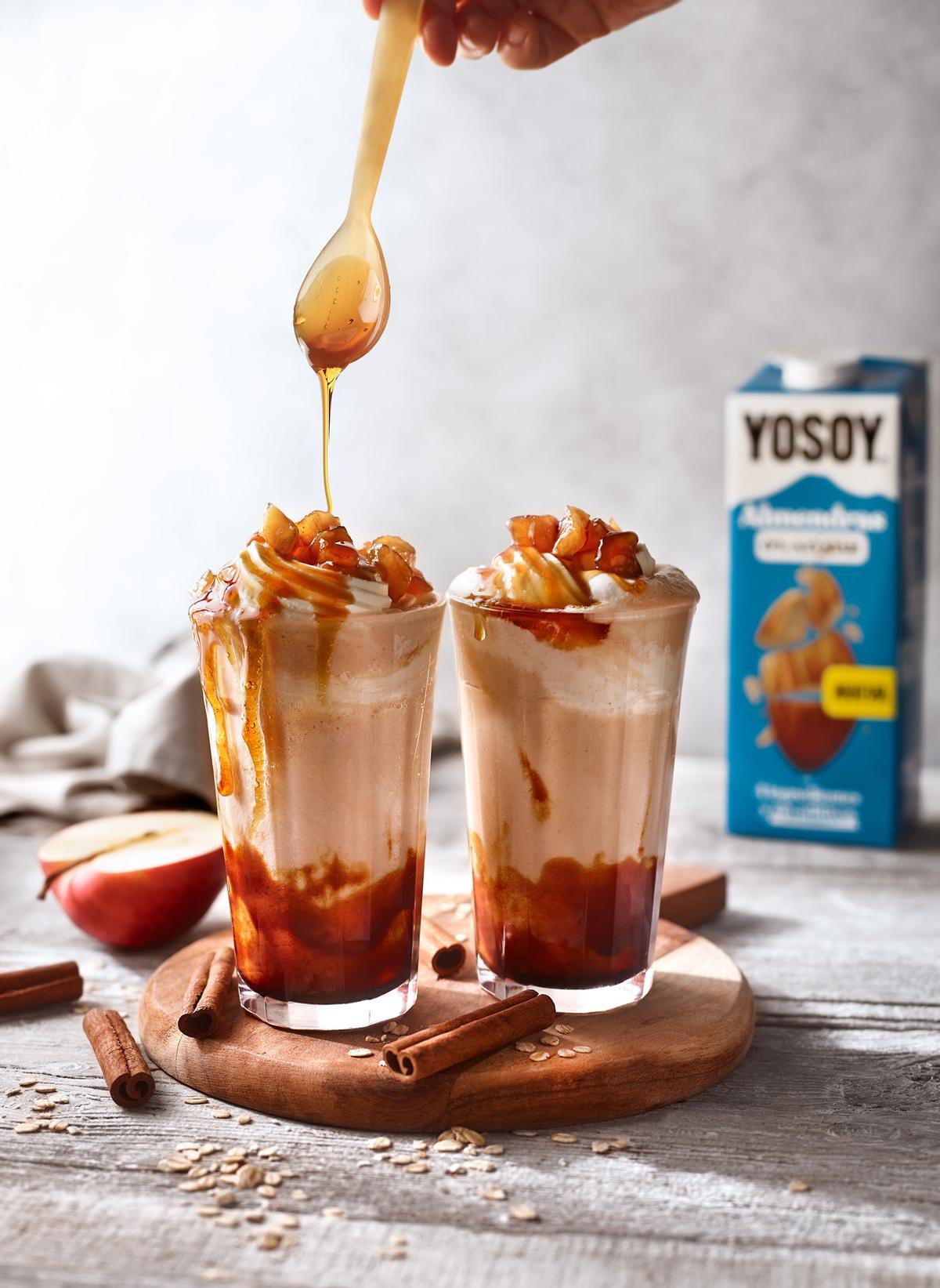 Apple pie smoothie, una versión fresca y casera de la clásica tarta de manzana para endulzar el verano y combatir el calor.