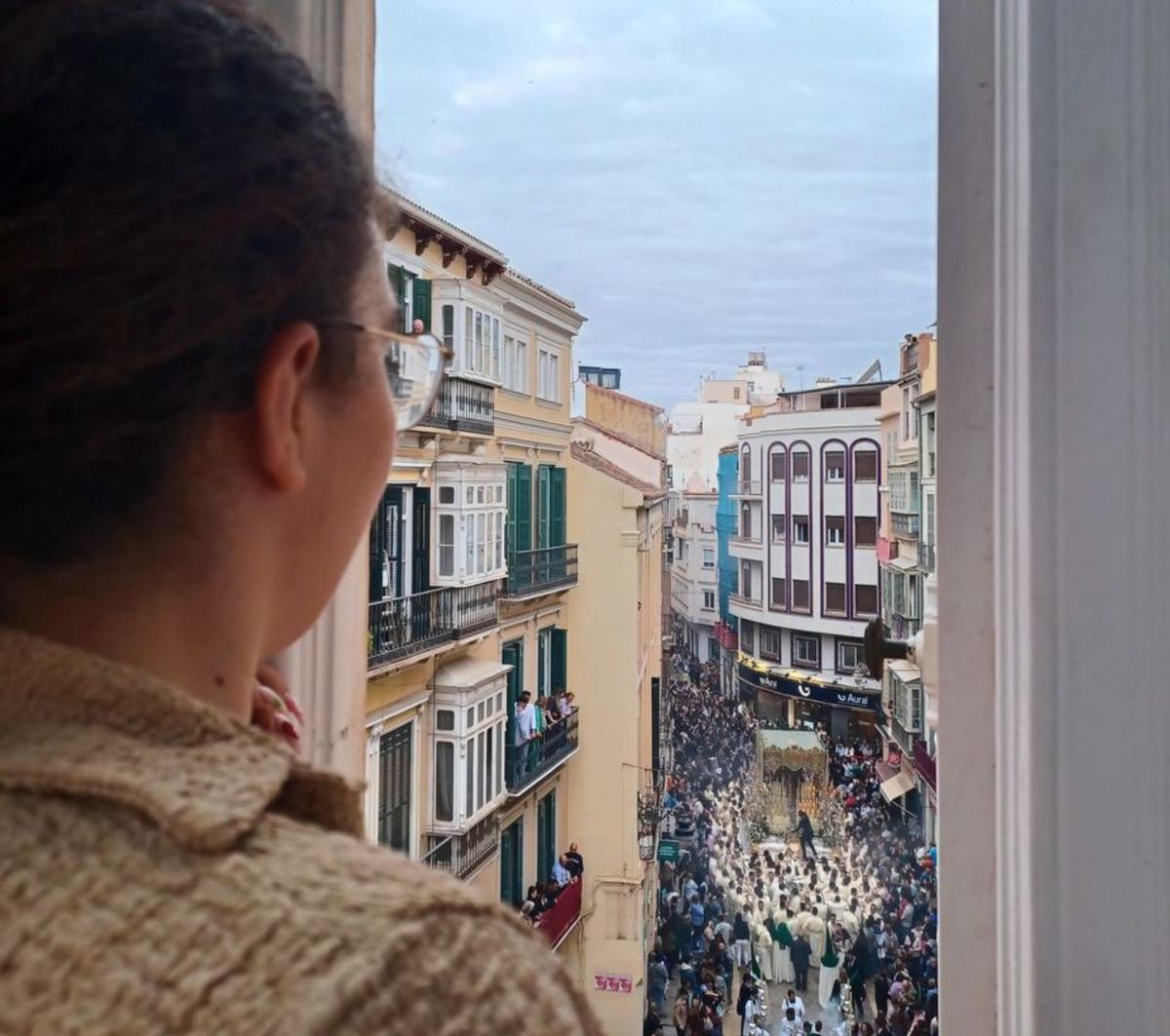 Sara Fernández durante la procesión de Nueva Esperanza.