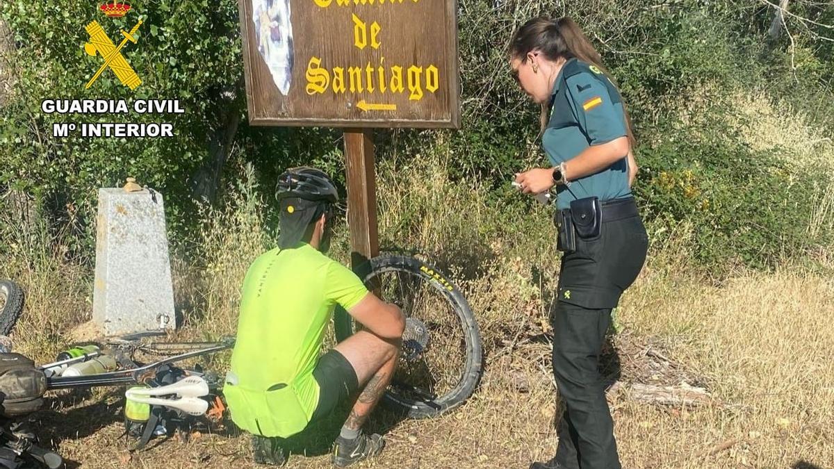 El aplaudido gesto de la Guardia Civil de Zamora con un peregrino herido
