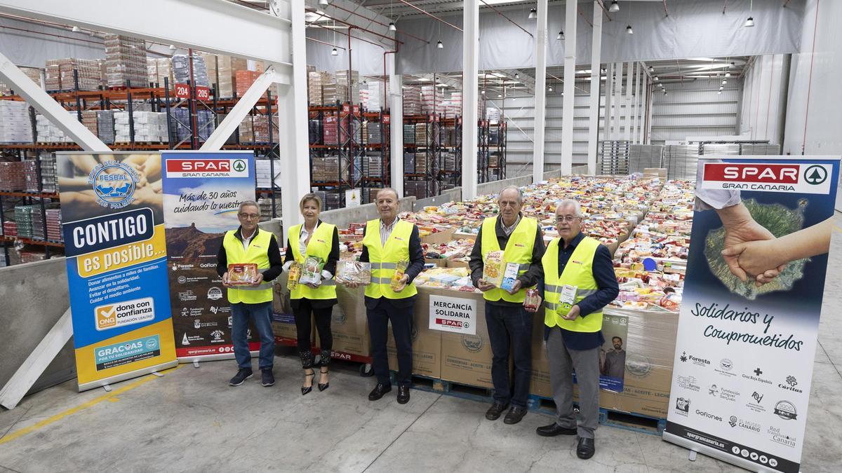 Entrega de la mercancía solidaria al Banco de Alimentos