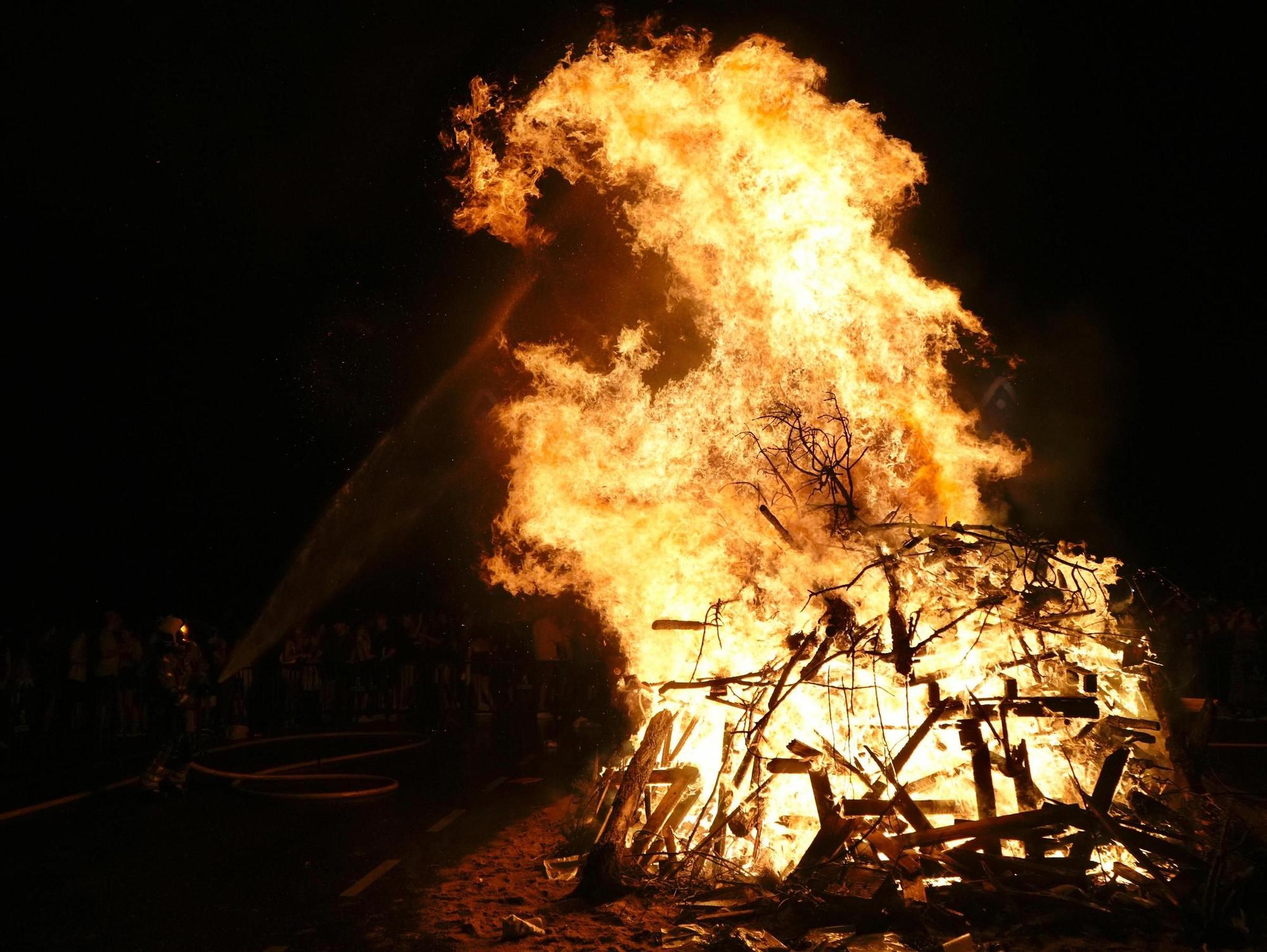GALERÍA | Así ha transcurrido la hoguera de San Juan en Zamora: adiós a lo malo