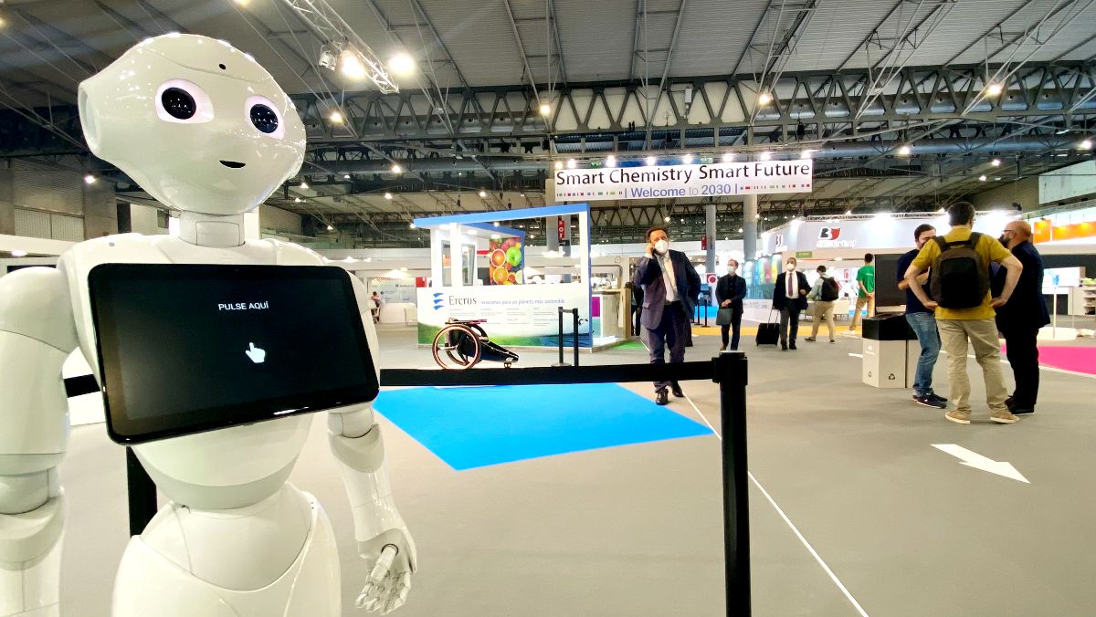 El robot Pepper, en la feria Expoquimia de Barcelona.