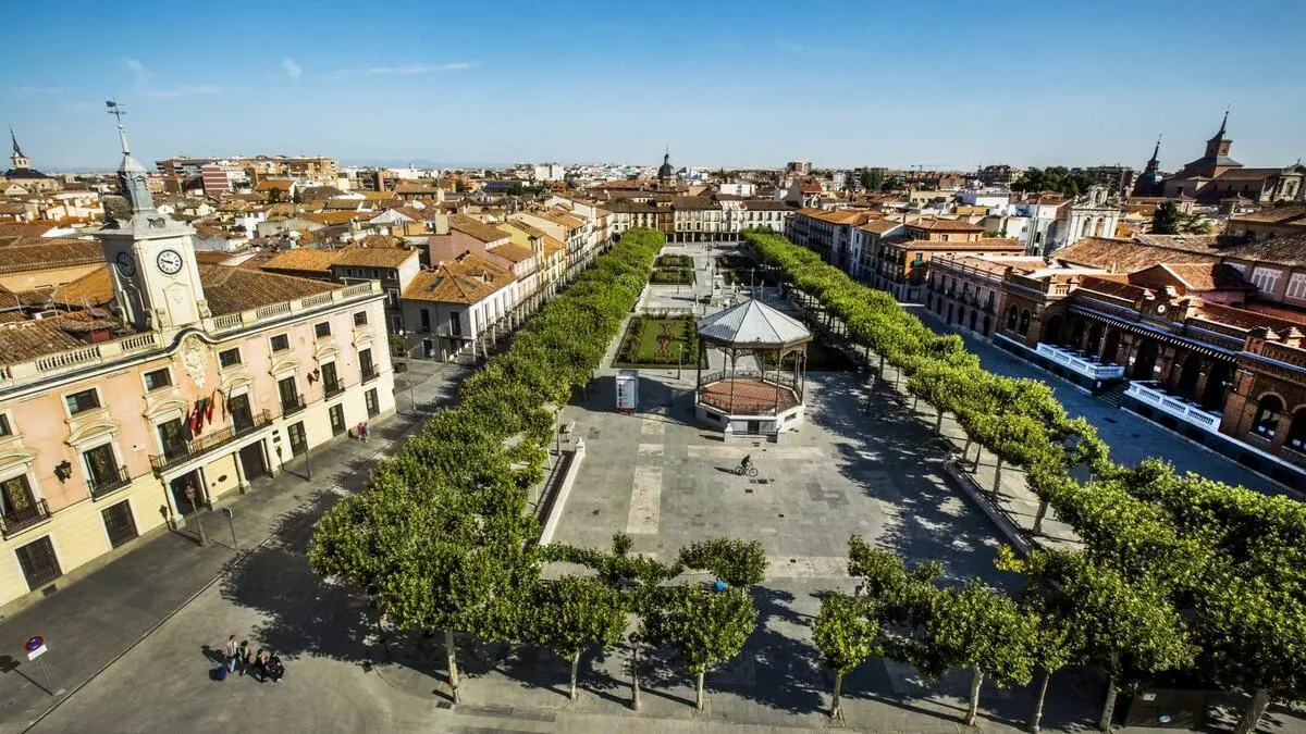 Plaza de Cervantes vs. Torre Eiffel: ¿tenemos más visitantes por minuto que el monumento parisino?