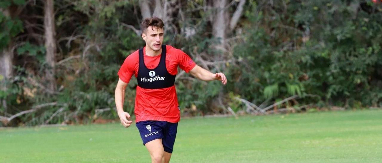 Ekaitz Jiménez, hace 10 días, tocando balón en un entrenamiento del Córdoba CF.