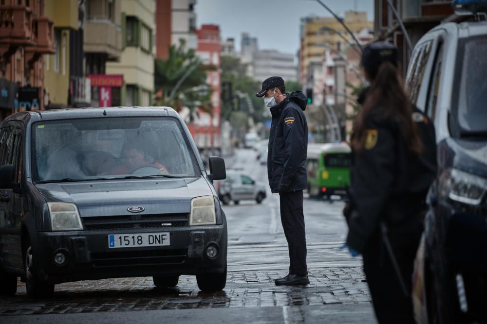 Control Policia Nacional en la Plaza Weyler