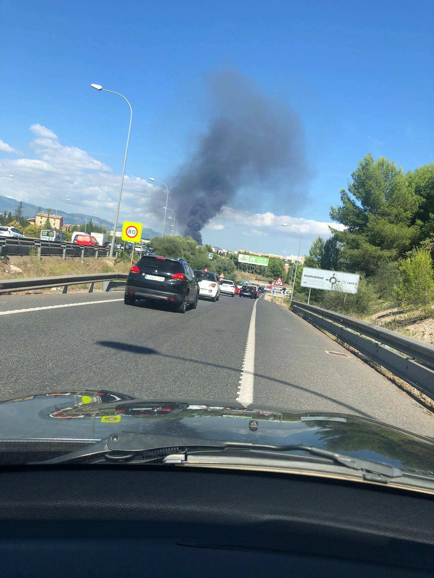 Gran incendio en el Polígono de Son Castelló