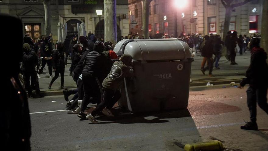 Graves incidentes en Cataluña por la detención del rapero Pablo Hasél