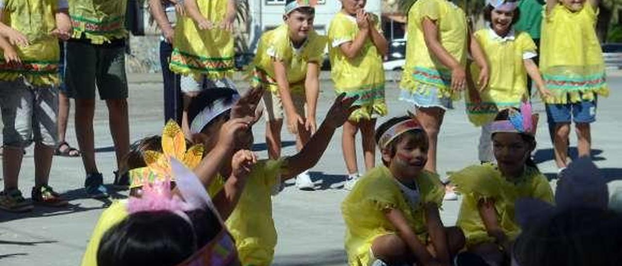 Los niños de la ludoteca comenzaron ayer con el Carnavrán. // N. P.