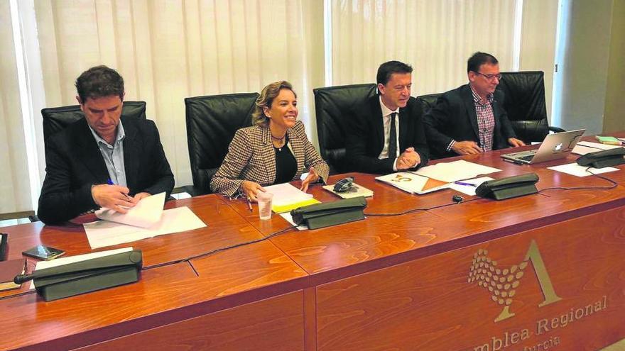 Las arcas regionales &quot;no pueden asumir&quot; la reducción de horas para los docentes