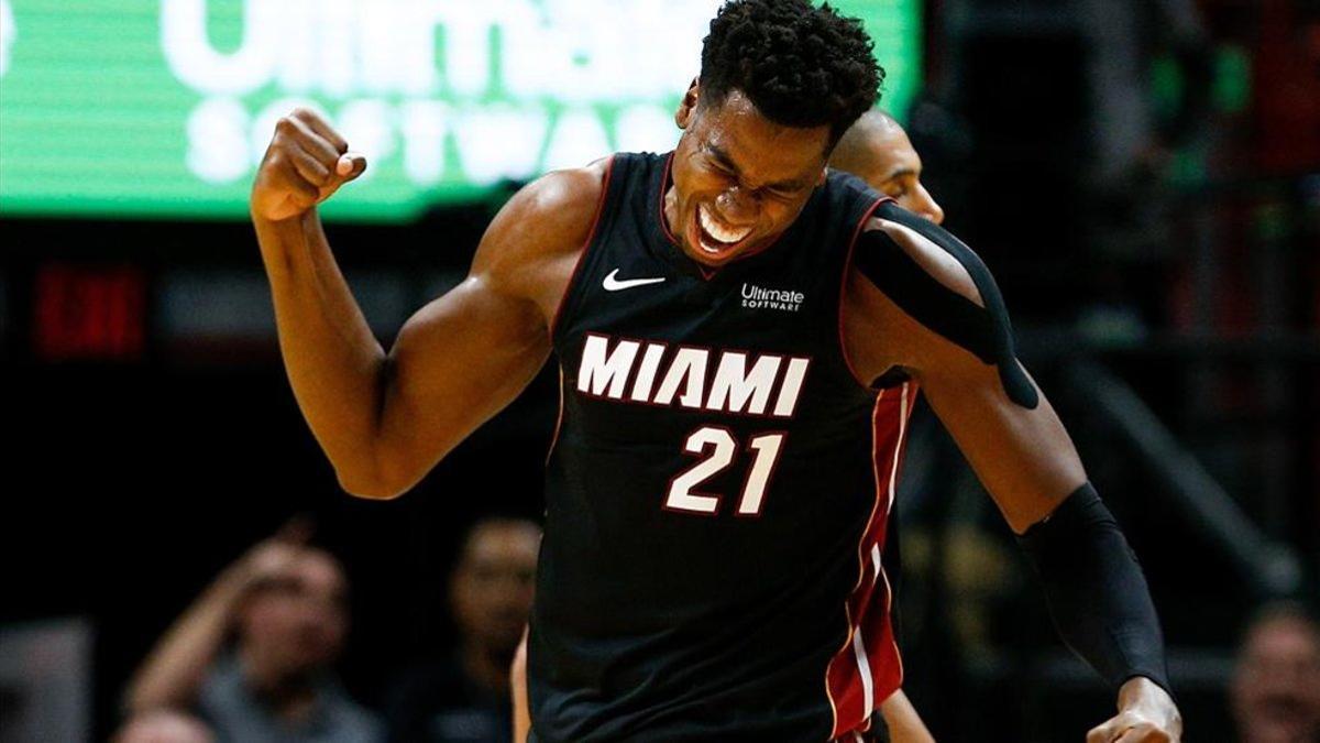 El pívot Hassan Whiteside logró un doble 20