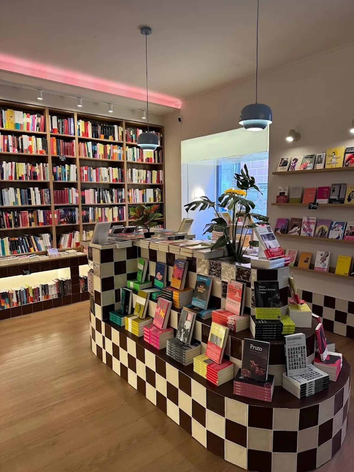 Interior de la librería Lasai, en Madrid.