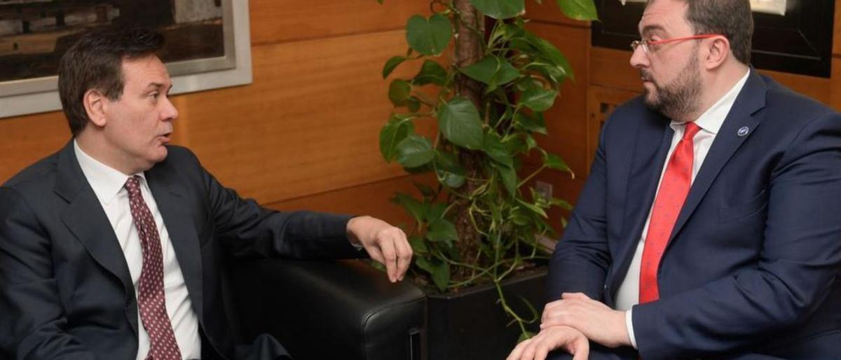 Francisco Blanco, a la izquierda, y Adrián Barbón, ayer, en la sede de la Presidencia del Principado.