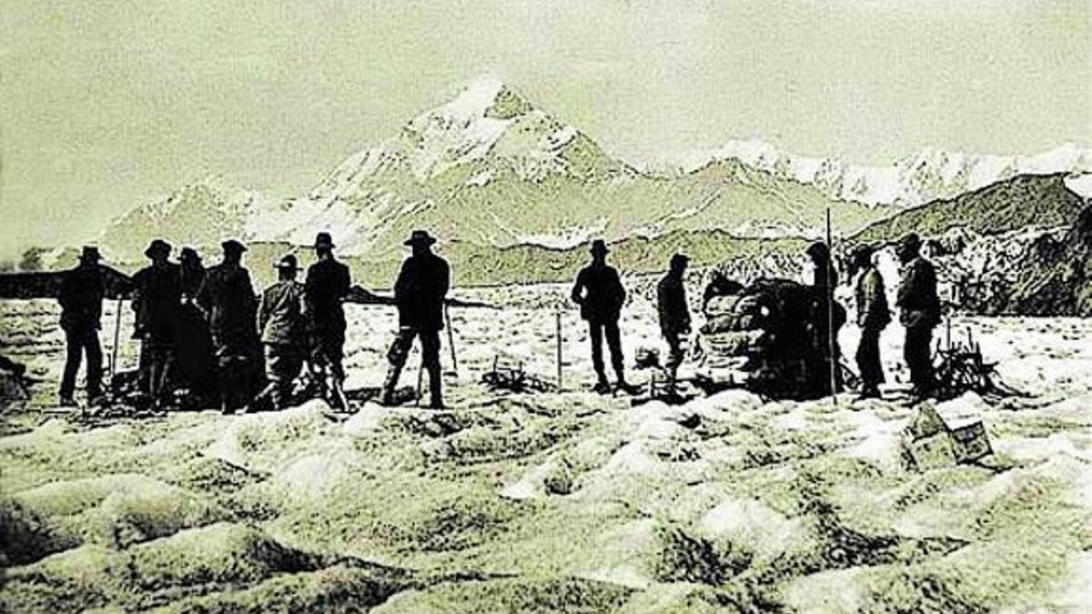 Luis Amadeo de Saboya durante la expedición del Monte Elías, en Alaska.