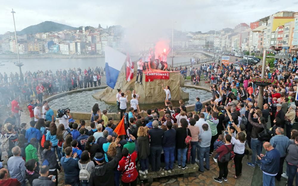 Las calles de la villa del Baixo Miño se llenan de felicidad para festejar la Liga del Mecalia Guardés