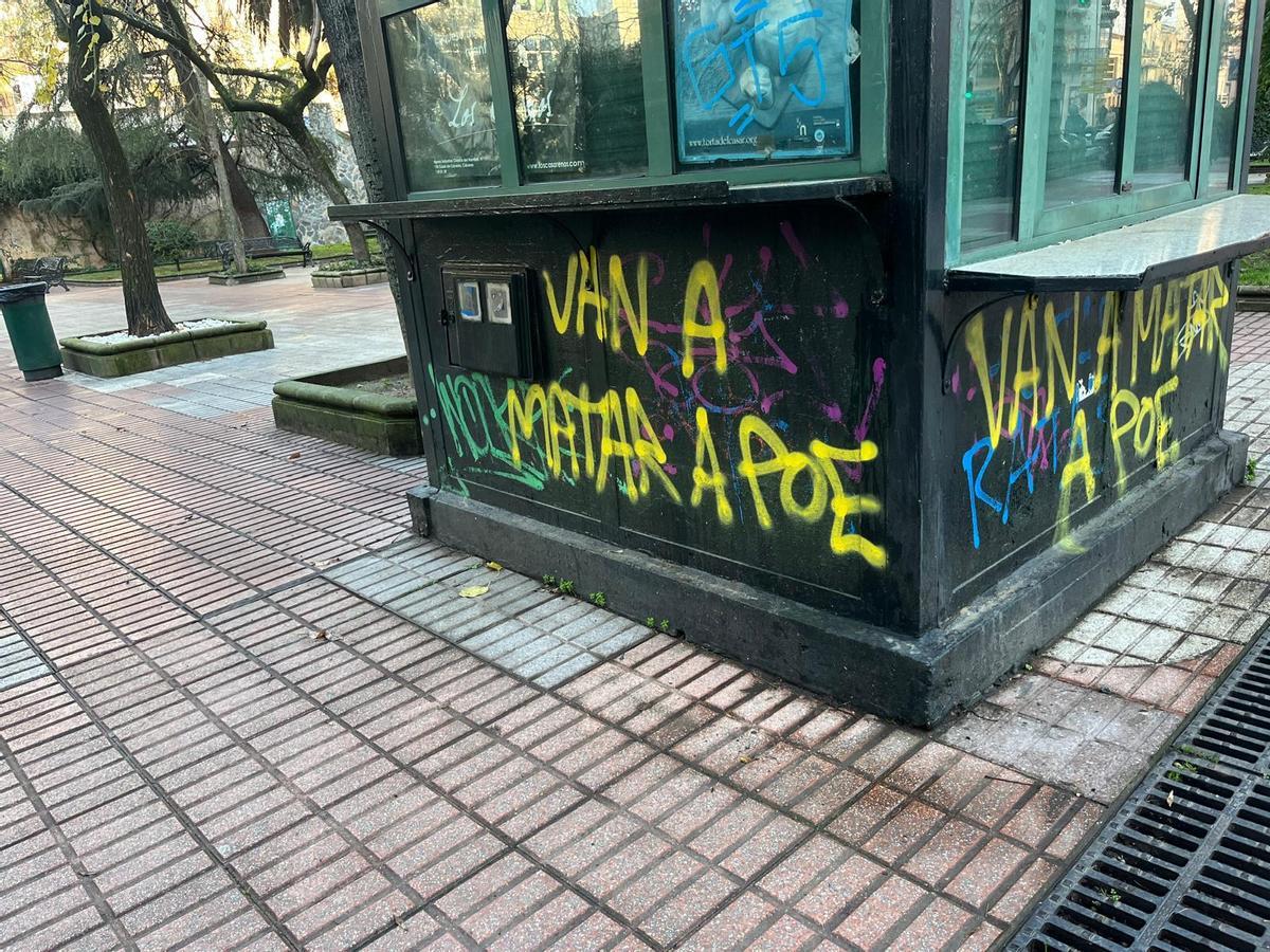 Galería | Paredes con la pintada "Van a matar a Poe" en Cáceres