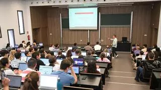 La UA y la UMH cobrarán hasta 150 euros para reservar plaza en los másteres