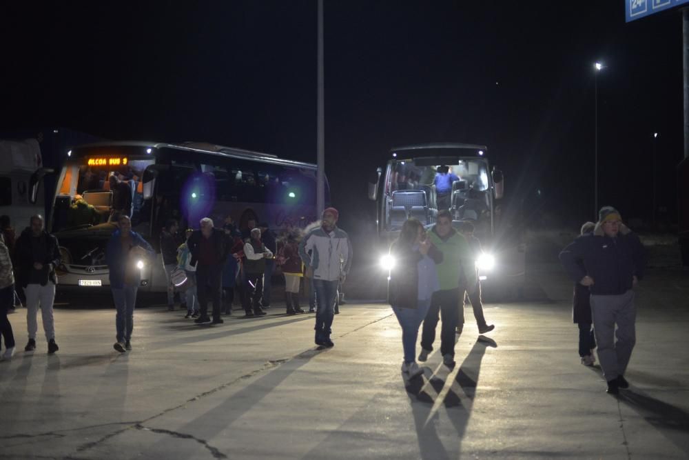 Los trabajadores de Alcoa de Asturias parten hacia Madrid a una manifestación contra el cierre de la fábrica